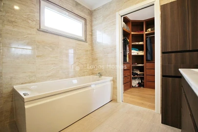 Moradia T5 para Venda em Póvoa de Santo Adrião e Olival Basto