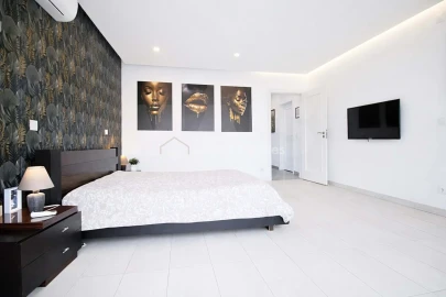 Moradia T5 para Venda em Póvoa de Santo Adrião e Olival Basto