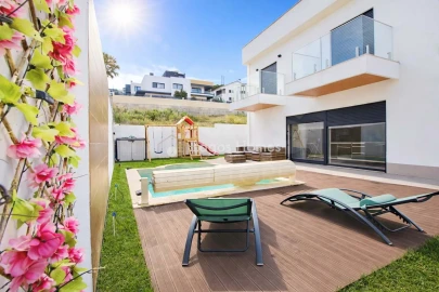 Moradia T5 para Venda em Póvoa de Santo Adrião e Olival Basto