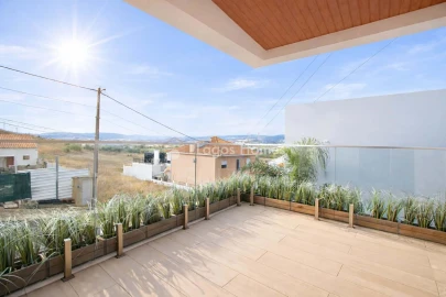 Moradia T5 para Venda em Póvoa de Santo Adrião e Olival Basto