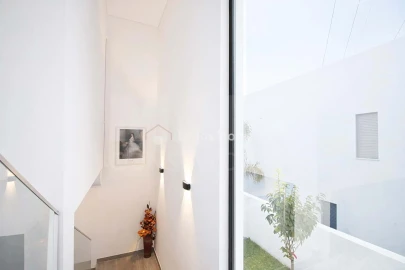 Moradia T5 para Venda em Póvoa de Santo Adrião e Olival Basto