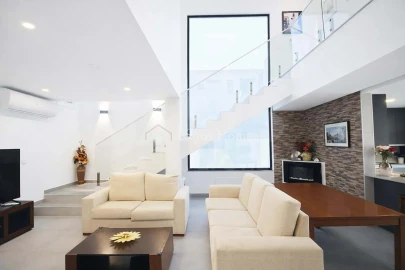 Moradia T5 para Venda em Póvoa de Santo Adrião e Olival Basto