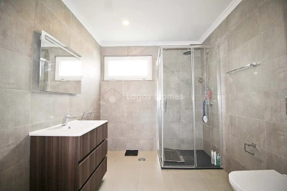 Moradia T5 para Venda em Póvoa de Santo Adrião e Olival Basto