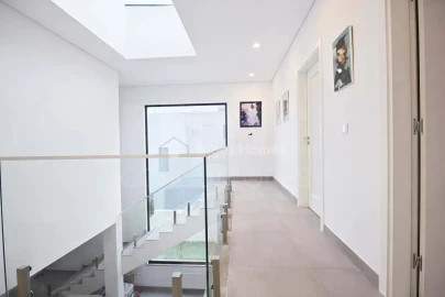 Moradia T5 para Venda em Póvoa de Santo Adrião e Olival Basto