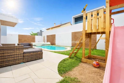 Moradia T5 para Venda em Póvoa de Santo Adrião e Olival Basto