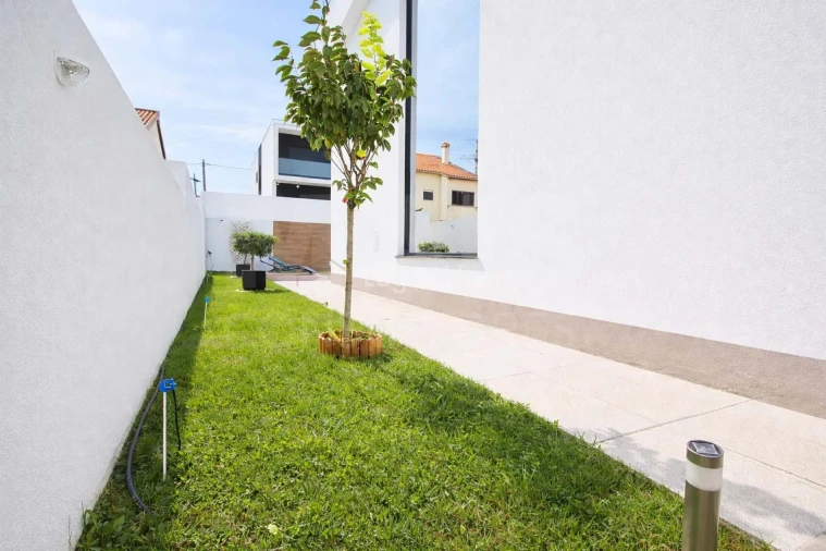 Moradia T5 para Venda em Póvoa de Santo Adrião e Olival Basto Foto 43