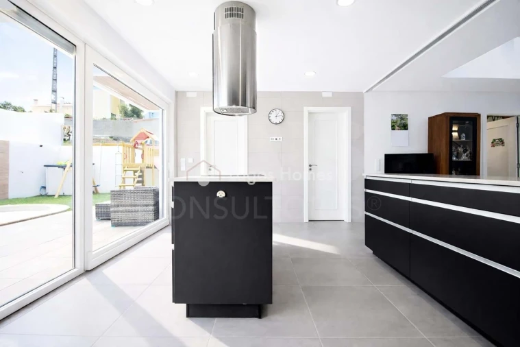 Moradia T5 para Venda em Póvoa de Santo Adrião e Olival Basto Foto 8