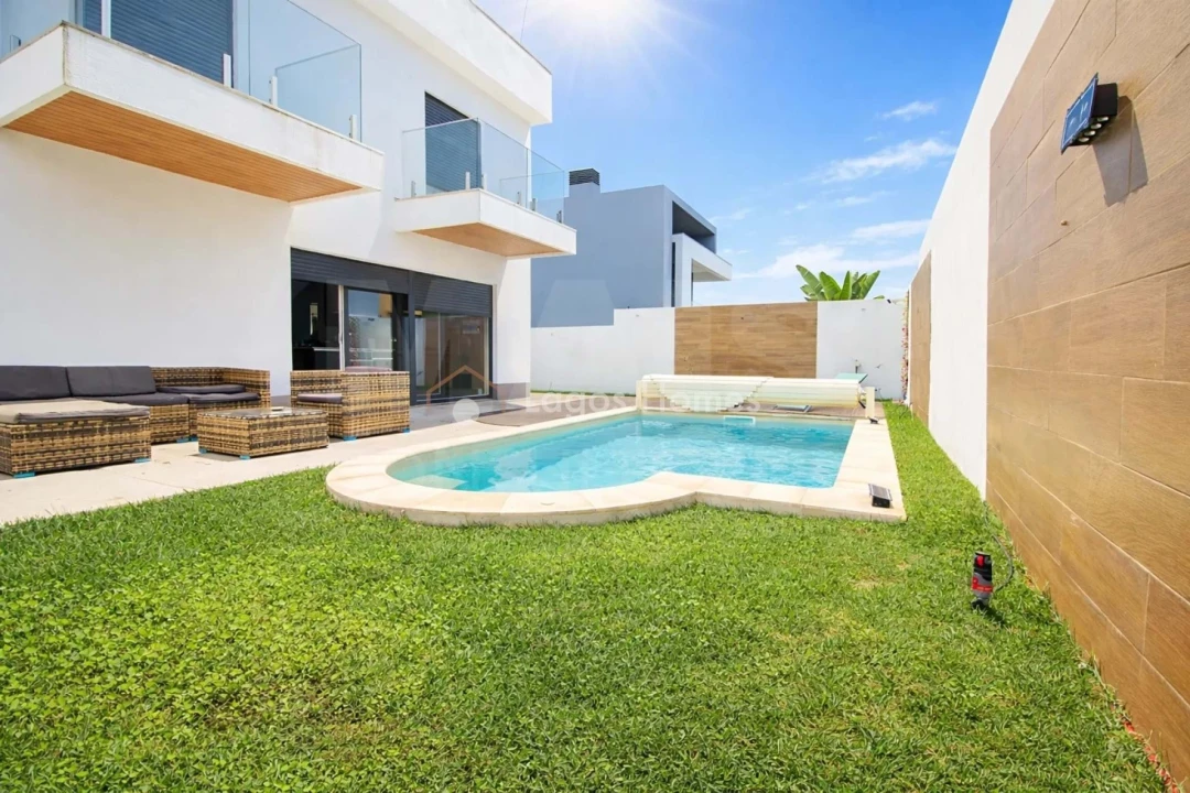 Moradia T5 para Venda em Póvoa de Santo Adrião e Olival Basto Foto 1