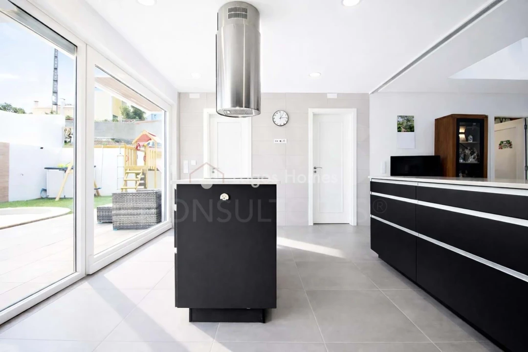 Moradia T5 para Venda em Póvoa de Santo Adrião e Olival Basto Foto 8