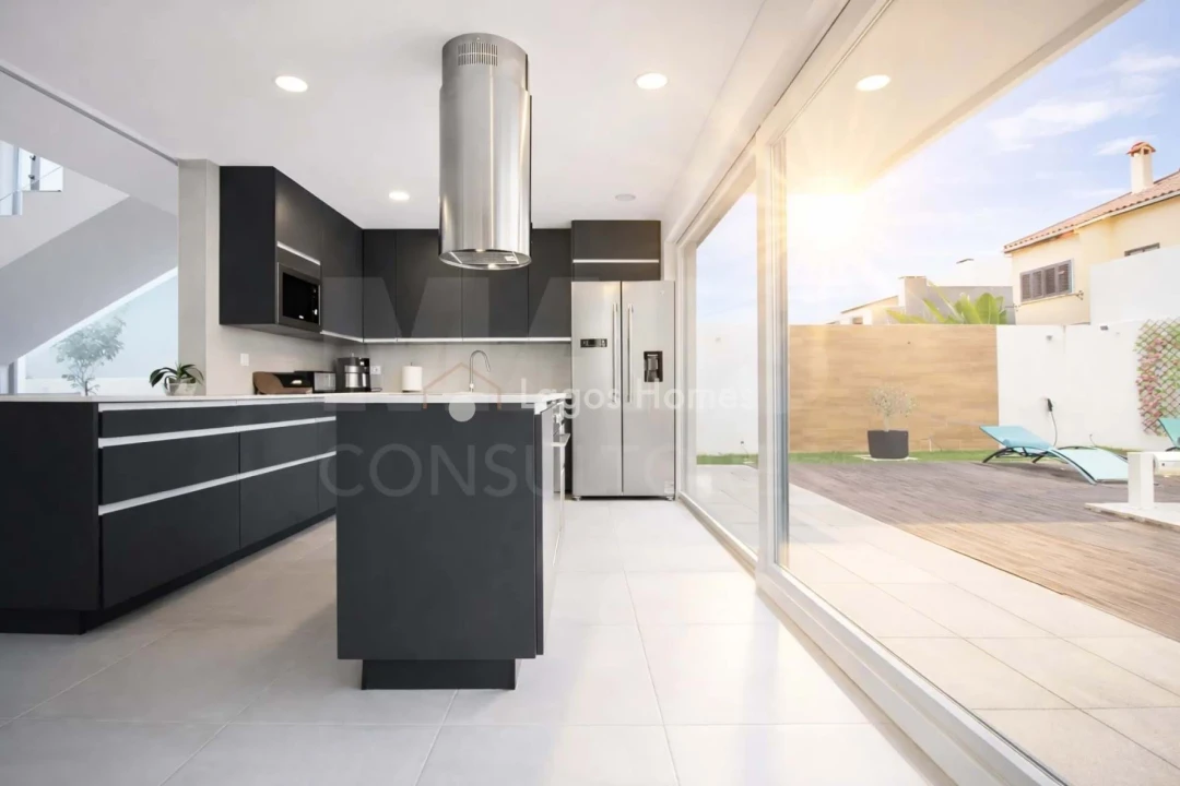 Moradia T5 para Venda em Póvoa de Santo Adrião e Olival Basto Foto 5