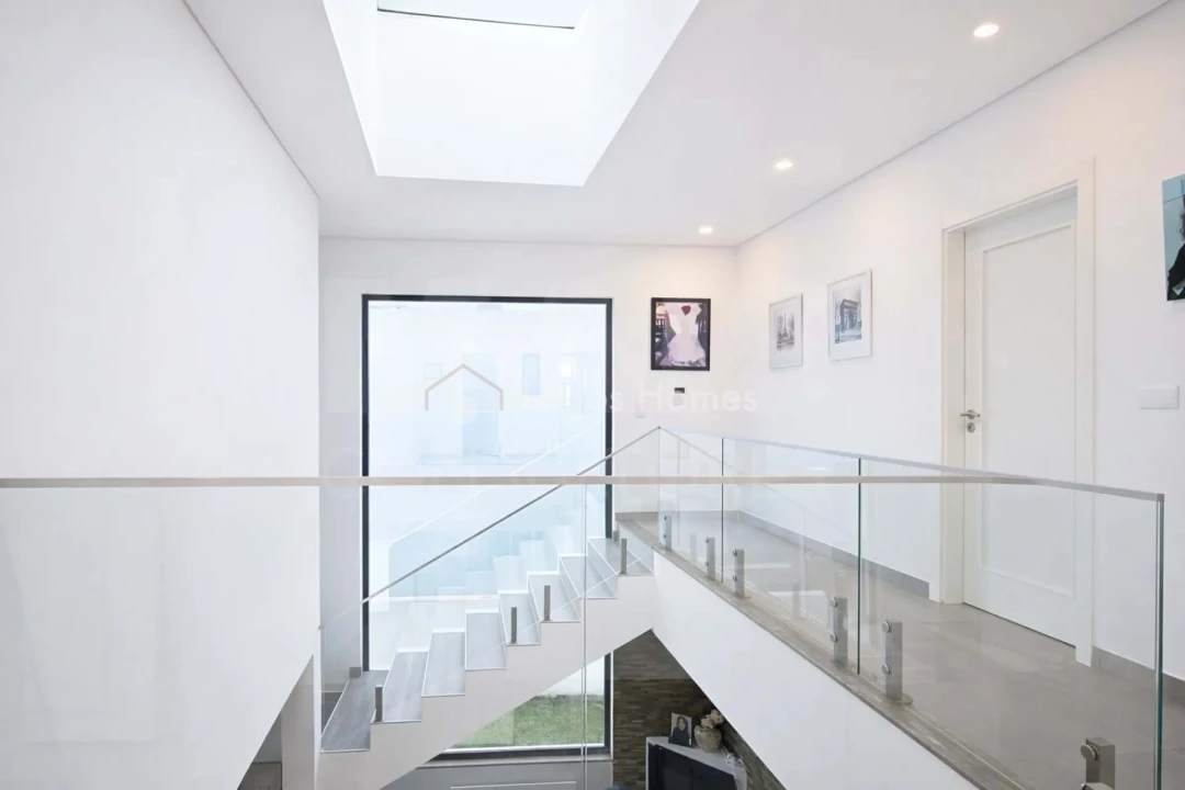 Moradia T5 para Venda em Póvoa de Santo Adrião e Olival Basto Foto 40