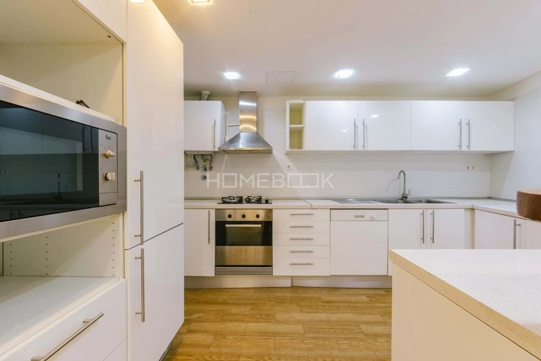 Apartamento T2 para Arrendamento em Santo António Foto 6