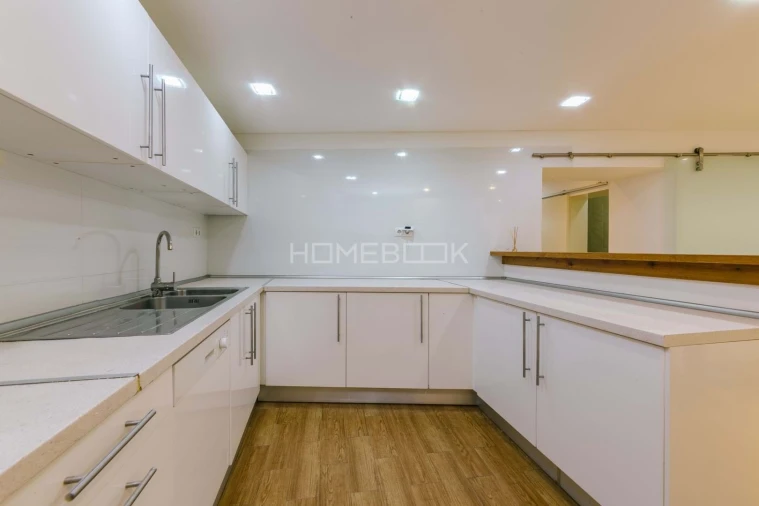 Apartamento T2 para Arrendamento em Santo António Foto 5