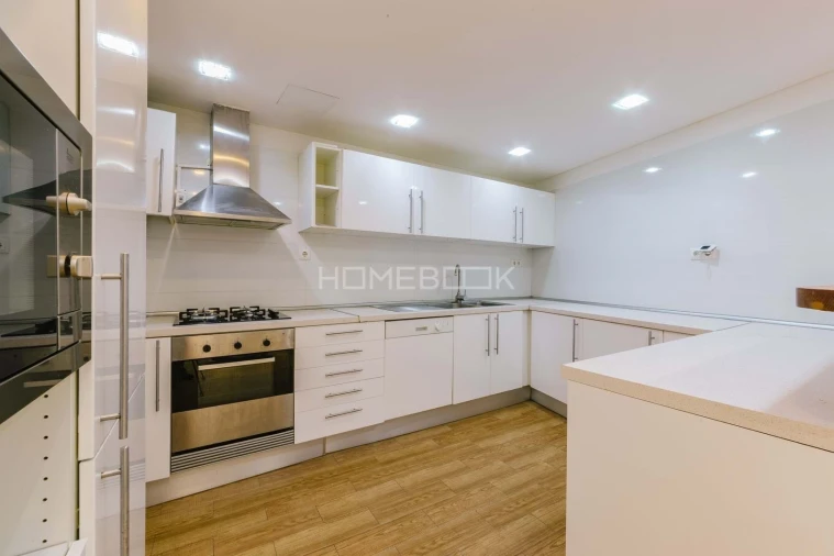 Apartamento T2 para Arrendamento em Santo António Foto 4