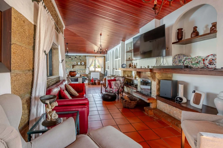 Moradia T6 para Venda em Folgosa Foto 79