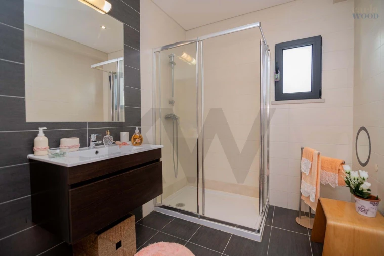 Moradia T3 para Venda em Guia Foto 37