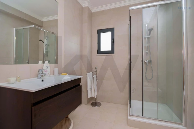 Moradia T3 para Venda em Guia Foto 22