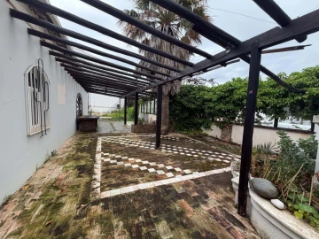 Armazém para Venda em Odiaxere