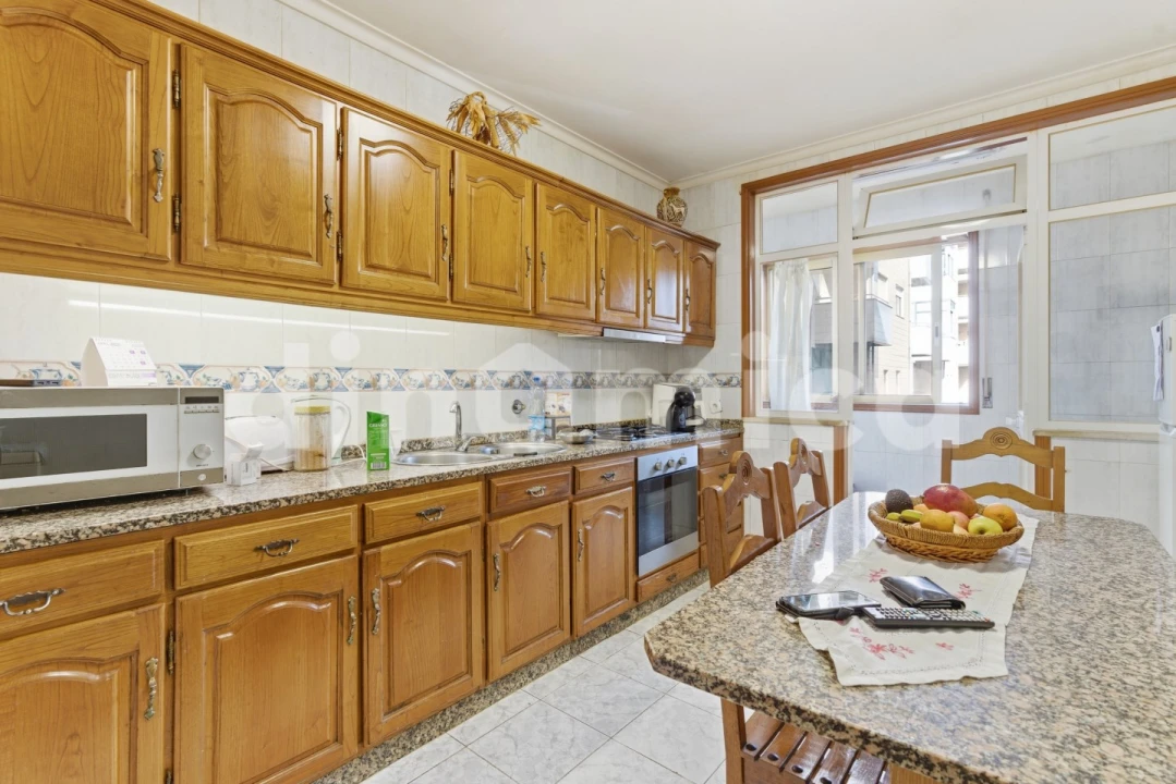 Apartamento T2 para Venda em Vermoim Foto 3