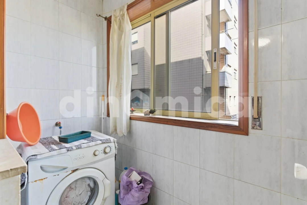 Apartamento T2 para Venda em Vermoim Foto 6
