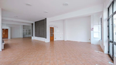 Negócio para Arrendamento em Armação de Pera