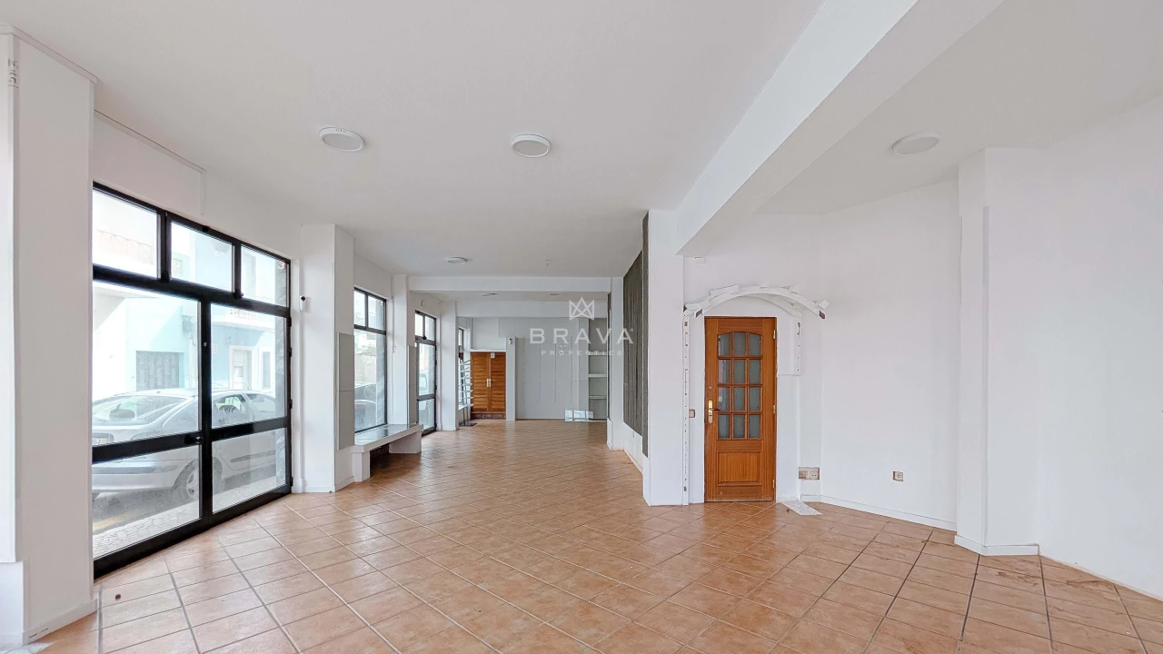 Negócio para Arrendamento em Armação de Pera Foto 1