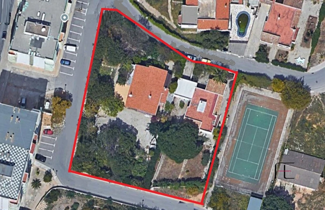 Terreno para Venda em Quarteira Foto 1