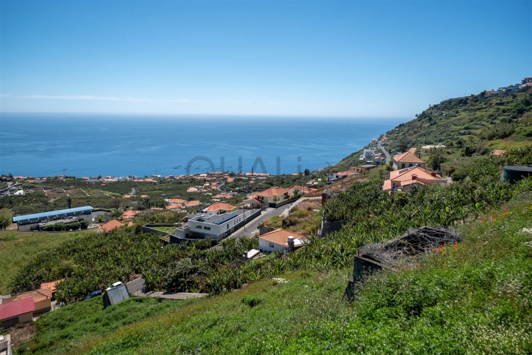 Terreno para Venda em Arco da Calheta Foto 1