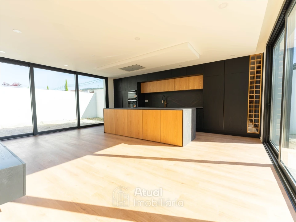 Moradia T3 para Venda em Santo Adrião de Vizela Foto 4