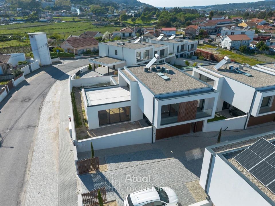 Moradia T3 para Venda em Santo Adrião de Vizela Foto 2