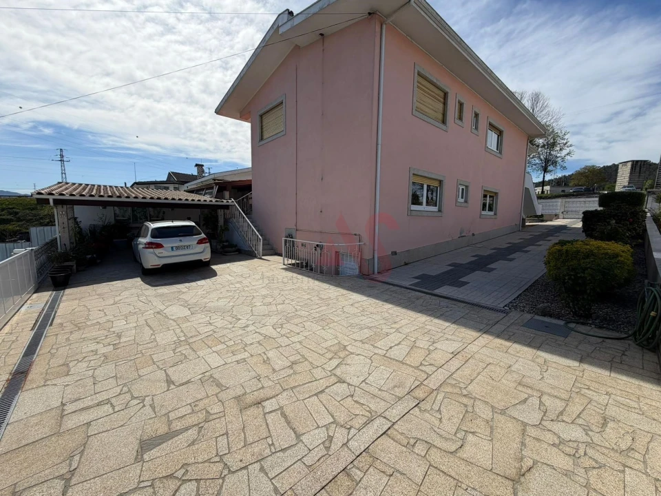 Moradia T5 para Venda em Silvares Foto 7