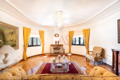 Moradia T6 para Venda em Cristelos, Boim e Ordem