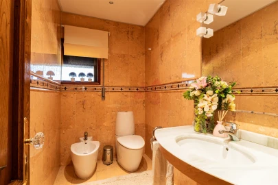 Moradia T6 para Venda em Cristelos, Boim e Ordem