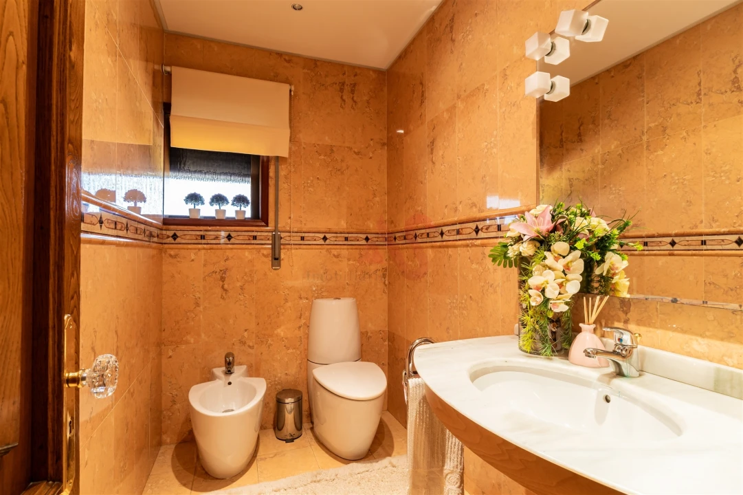 Moradia T6 para Venda em Cristelos, Boim e Ordem Foto 14