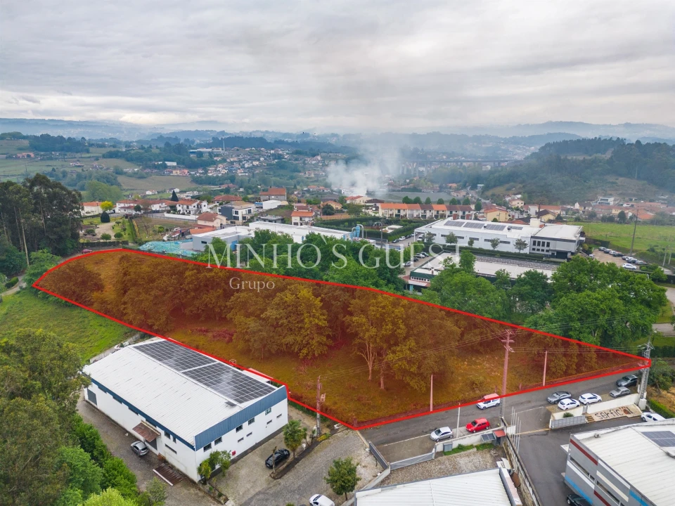 Terreno Comércio / Armazém para Venda em Pedreira, Rande e Sernande Foto 1