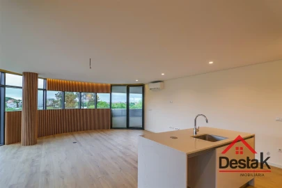 Apartamento T2 para Arrendamento em Repeses e São Salvador