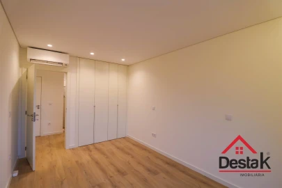 Apartamento T2 para Arrendamento em Repeses e São Salvador