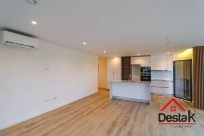 Apartamento T2 para Arrendamento em Repeses e São Salvador