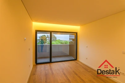 Apartamento T2 para Arrendamento em Repeses e São Salvador