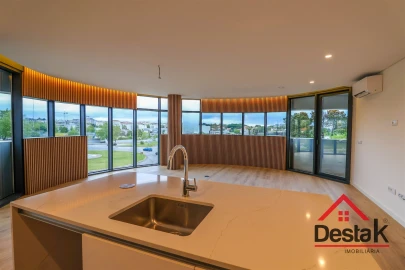 Apartamento T2 para Arrendamento em Repeses e São Salvador