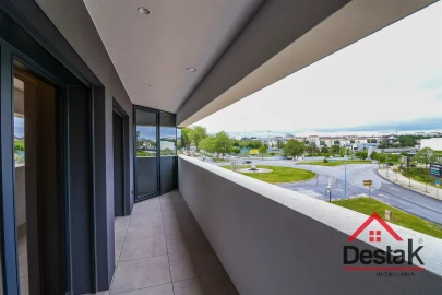 Apartamento T2 para Arrendamento em Repeses e São Salvador