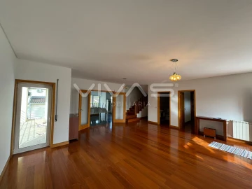 Moradia T4 para Arrendamento em Vila de Prado