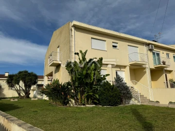 Moradia T4 para Arrendamento em Vila de Prado