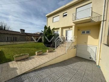 Moradia T4 para Arrendamento em Vila de Prado