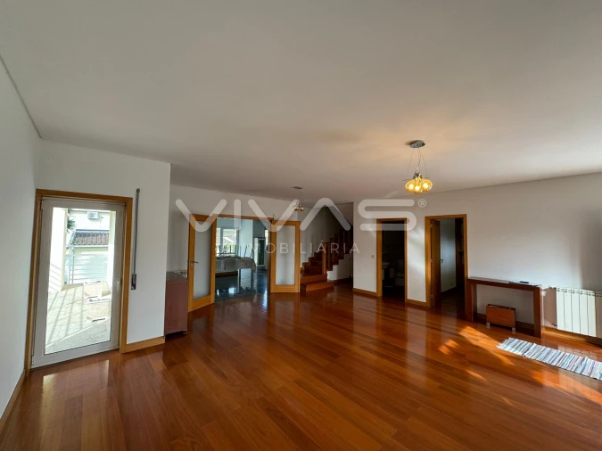 Moradia T4 para Arrendamento em Vila de Prado Foto 4