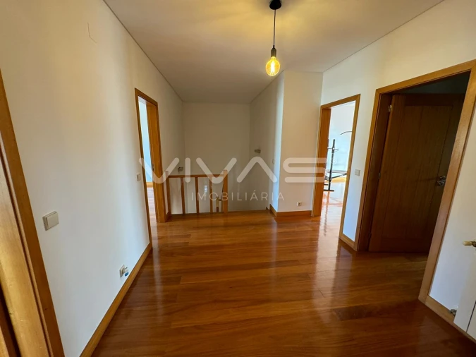 Moradia T4 para Arrendamento em Vila de Prado Foto 8