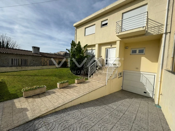 Moradia T4 para Arrendamento em Vila de Prado Foto 2