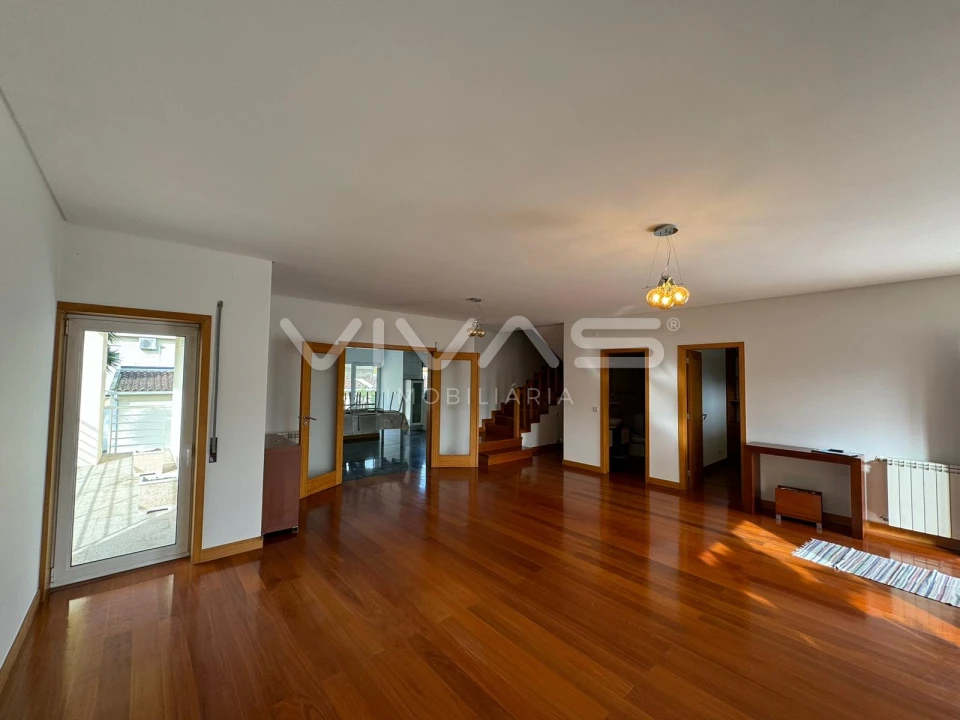 Moradia T4 para Arrendamento em Vila de Prado Foto 4