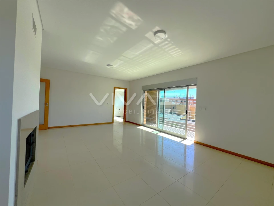 Apartamento T3 para Arrendamento em Vila Verde e Barbudo Foto 2