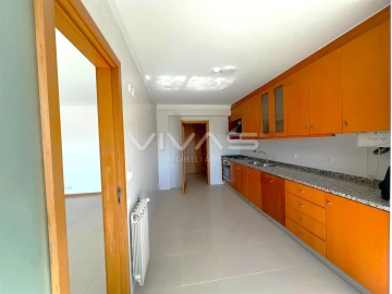 Apartamento T3 para Arrendamento em Vila Verde e Barbudo